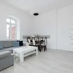 Rodzinny O Funkcjonalnym Wnetrzu 700 M Od Stacji Kolejowej By Renters * Kołobrzeg
