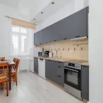 Rodzinny O Funkcjonalnym Wnetrzu 700 M Od Stacji Kolejowej By Renters Kołobrzeg