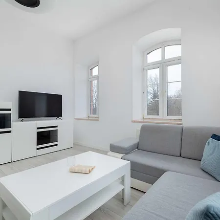 Rodzinny O Funkcjonalnym Wnetrzu 700 M Od Stacji Kolejowej By Renters Kołobrzeg