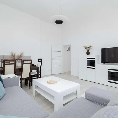 Apartment Rodzinny O Funkcjonalnym Wnetrzu 700 M Od Stacji Kolejowej By Renters Kolberg