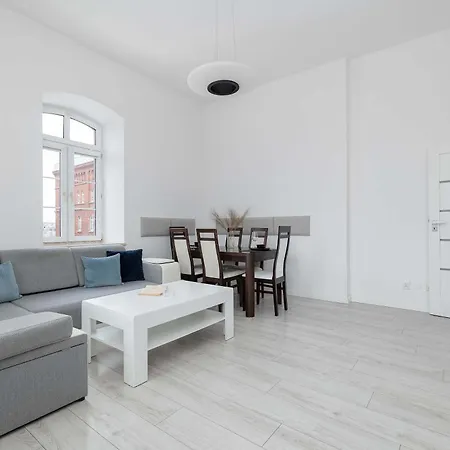 Rodzinny O Funkcjonalnym Wnetrzu 700 M Od Stacji Kolejowej By Renters * Kolobrzeg