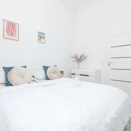 아파트 Rodzinny O Funkcjonalnym Wnetrzu 700 M Od Stacji Kolejowej By Renters