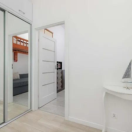 아파트 Rodzinny O Funkcjonalnym Wnetrzu 700 M Od Stacji Kolejowej By Renters