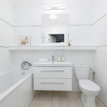 Rodzinny O Funkcjonalnym Wnetrzu 700 M Od Stacji Kolejowej By Renters 코워브제크