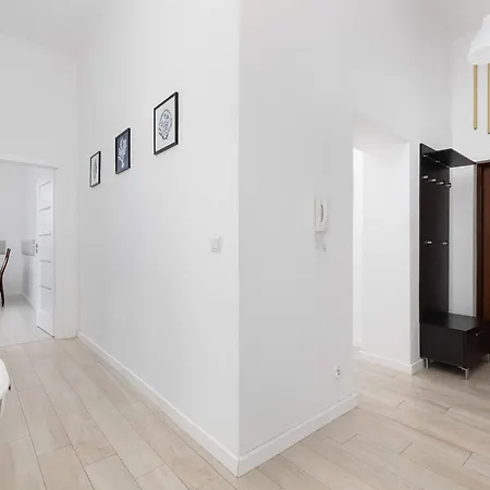 Rodzinny O Funkcjonalnym Wnetrzu 700 M Od Stacji Kolejowej By Renters Apartment *
