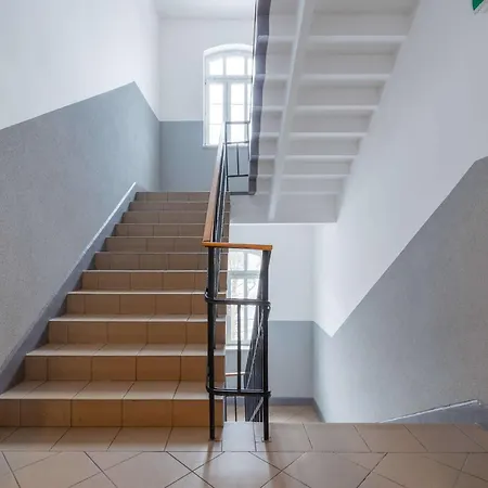 Rodzinny O Funkcjonalnym Wnetrzu 700 M Od Stacji Kolejowej By Renters
