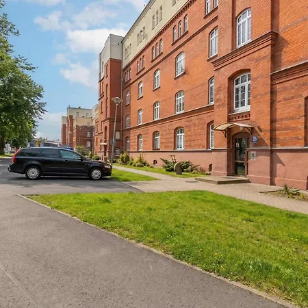 Apartment Rodzinny O Funkcjonalnym Wnetrzu 700 M Od Stacji Kolejowej By Renters *