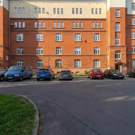 Rodzinny O Funkcjonalnym Wnetrzu 700 M Od Stacji Kolejowej By Renters *
