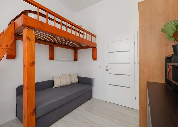 Rodzinny O Funkcjonalnym Wnetrzu 700 M Od Stacji Kolejowej By Renters *