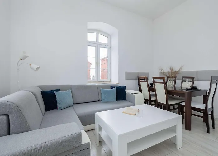 Apartamento Rodzinny O Funkcjonalnym Wnetrzu 700 M Od Stacji Kolejowej By Renters