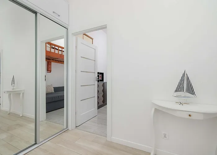 Apartamento Rodzinny O Funkcjonalnym Wnetrzu 700 M Od Stacji Kolejowej By Renters