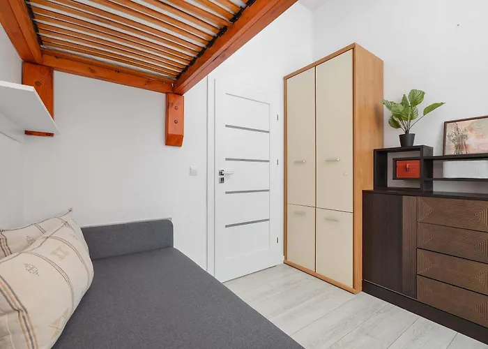 Rodzinny O Funkcjonalnym Wnetrzu 700 M Od Stacji Kolejowej By Renters