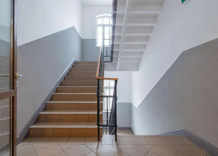 Rodzinny O Funkcjonalnym Wnetrzu 700 M Od Stacji Kolejowej By Renters